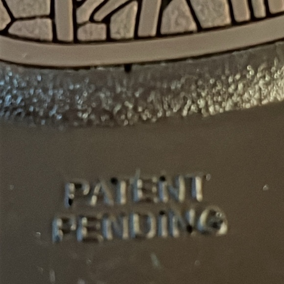 Sofft cream patent leather wedge sandals with gold hardware sz 8M - Picture 7 of 11